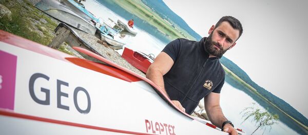 Заза Надирадзе и его лодка Заза Надирадзе и его лодка - Sputnik Грузия