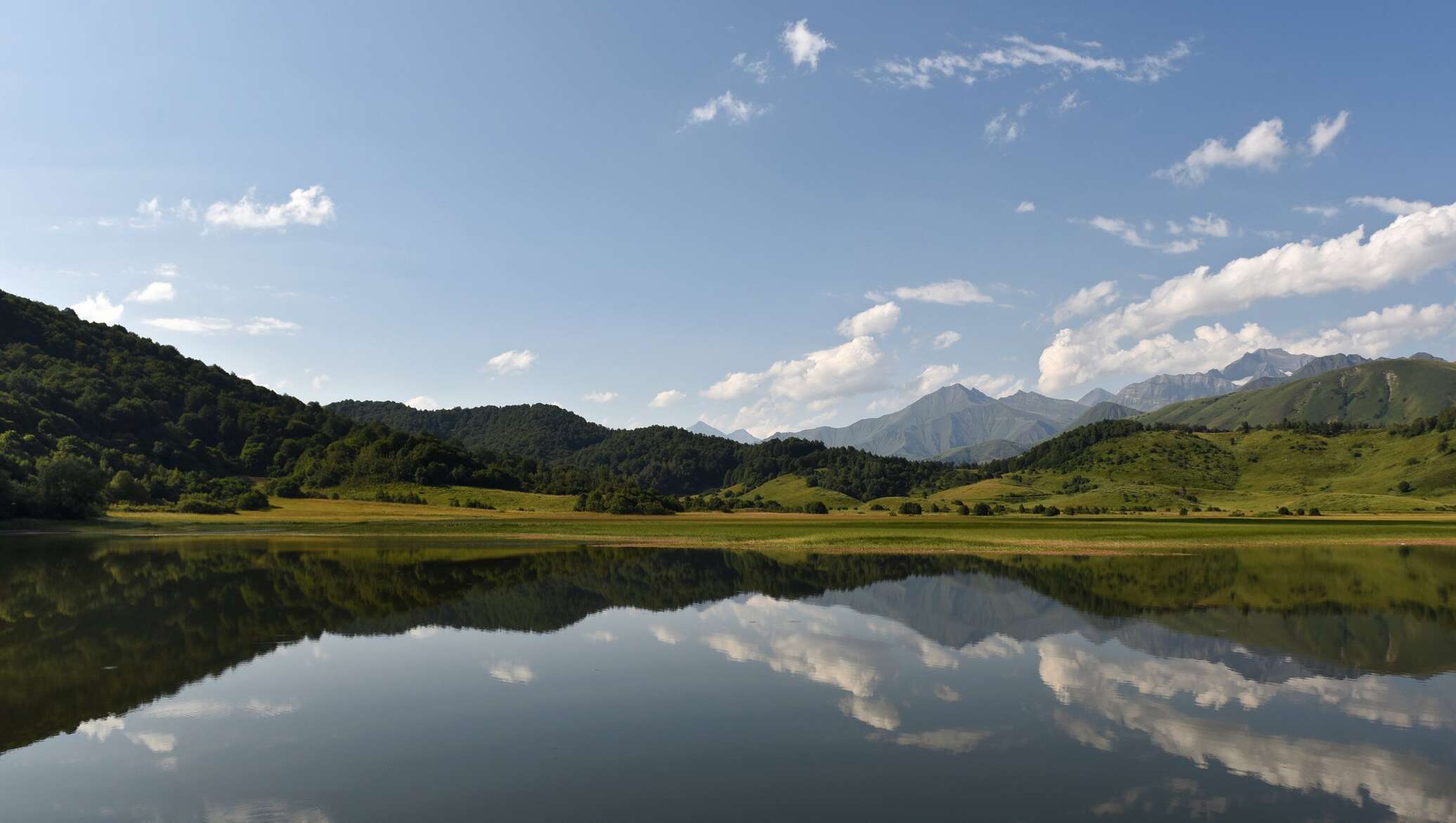 Протяженность южной осетии. Эрцо Южная Осетия. Озеро Эрцо. Озеро призрак Эрцо. Озеро Ерцо в Южной Осетии.