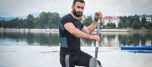 ზაზა ნადირაძე: „ეს ნიჩაბი 18 წლისამ ავიღე ხელში და უკვე ხუთი წელია, ვიყენებ. ადრე ცოტა „დიდი მქონდა“, მაგრამ ახლა უკვე ჩემ ზომაზე დადგა ზაზა ნადირაძე: „ეს ნიჩაბი 18 წლისამ ავიღე ხელში და უკვე ხუთი წელია, ვიყენებ. ადრე ცოტა „დიდი მქონდა“, მაგრამ ახლა უკვე ჩემ ზომაზე დადგა - Sputnik საქართველო