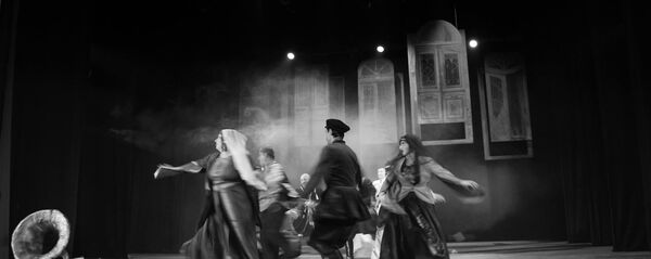 ფოთის გუნიას სახელობის თეატრის სცენა ფოთის გუნიას სახელობის თეატრის სცენა - Sputnik საქართველო