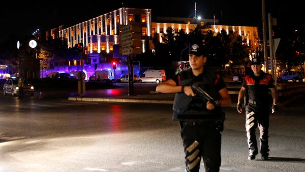 Офицеры полиции у военной базы в Анкаре, Турция - Sputnik Грузия