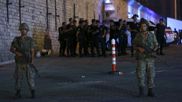 Турецкие военные охраняют парк Таксим в Стамбуле - Sputnik Грузия