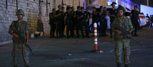 თურქი სამხედროები სტამბულში თაქსიმის მოედანს იცავენ თურქი სამხედროები სტამბულში თაქსიმის მოედანს იცავენ - Sputnik საქართველო