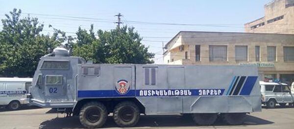 Полицейская бронемашина - Sputnik Грузия