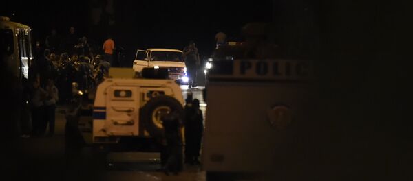 Ситуация на месте захвата здания полиции в Ереване Ситуация на месте захвата здания полиции в Ереване - Sputnik Грузия