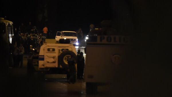 Ситуация на месте захвата здания полиции в Ереване - Sputnik Грузия