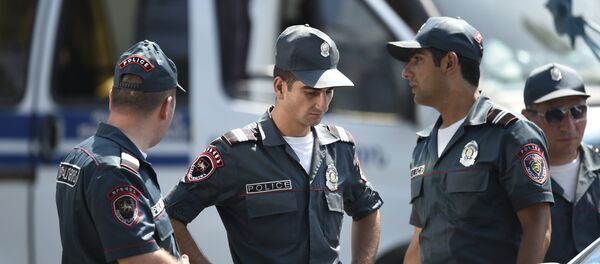 Сотрудники полиции Армении - Sputnik Грузия
