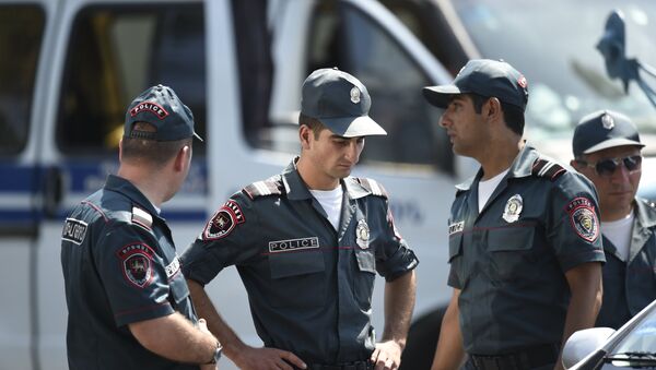 Сотрудники полиции Армении - Sputnik Грузия