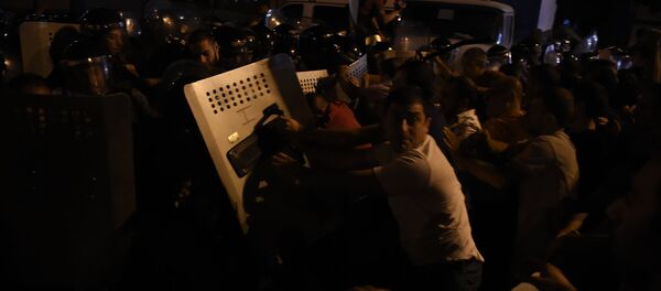 Столкновение демонстрантов и полиции - Sputnik Грузия