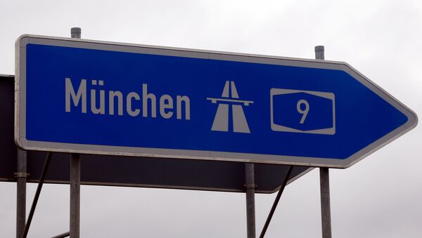 Дорожный знак на высокоскоростной магистрали в Мюнхене - Sputnik Грузия