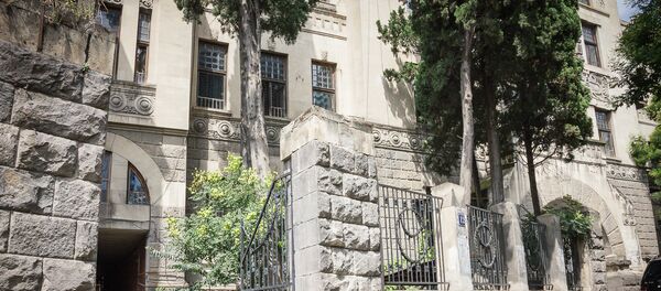 Дом Мадам Бозарджянц на улице Чонкадзе в Тбилиси Дом Мадам Бозарджянц на улице Чонкадзе в Тбилиси - Sputnik Грузия