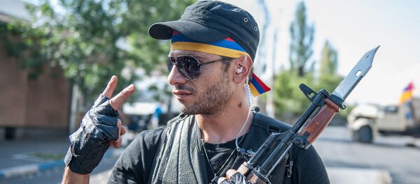 Члены вооруженной группы, захватившей здание полка ППС в Ереване - Sputnik Грузия