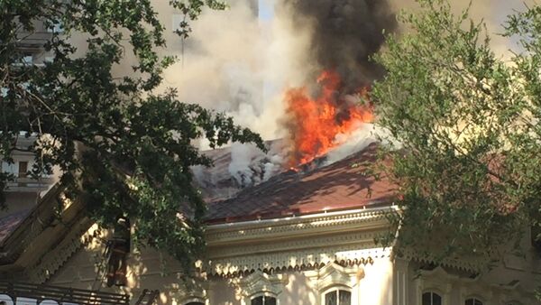 Крупный пожар в историческом здании в Алматы. Видео с места ЧП - Sputnik Грузия