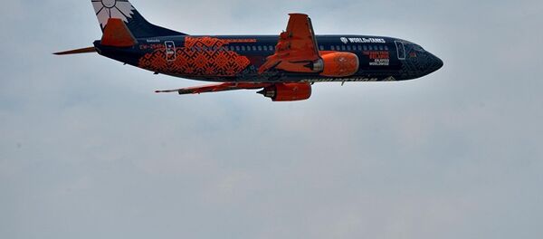 Боинг белорусской авиакомпании Белавиа в боевой раскраске показался в небе. - Sputnik Грузия