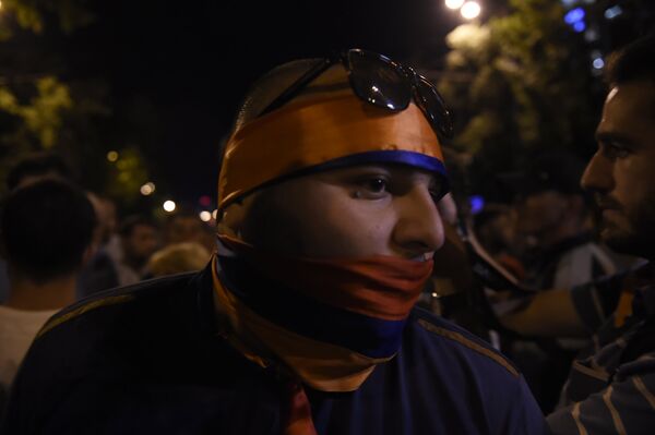 Акция протеста в поддержку группировки Сасна Црер перекинулась на проспект Баграмяна - Sputnik Грузия