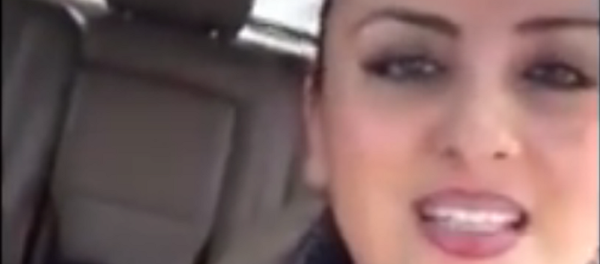 Сотрудница патрульной полиции поет - Sputnik Грузия