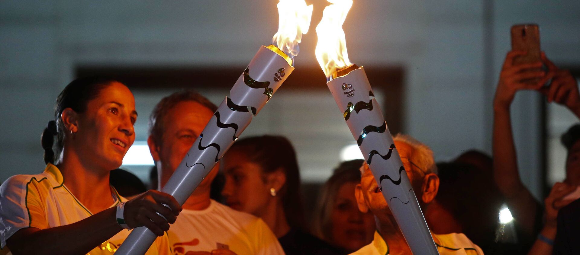 Спортсмены участвуют в эстафете олимпийского огня в Бразилии - Sputnik Грузия, 1920, 03.06.2021