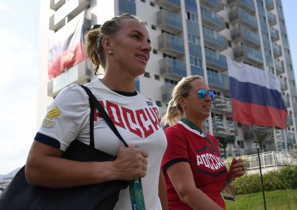 Российская теннисистка Светлана Кузнецова (слева) в Олимпийской деревне в Рио-де-Жанейро. - Sputnik Грузия