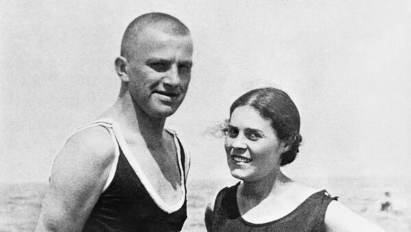Владимир Владимирович Маяковский (1893-1930) и Лиля Юрьевна Брик - Sputnik Грузия