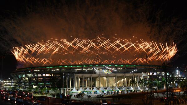 Салют над стадионом Маракана во время церемонии открытия XXXI летних Олимпийских игр в Рио-де-Жанейро. - Sputnik Грузия