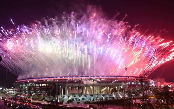 Салют над стадионом Маракана во время церемонии открытия XXXI летних Олимпийских игр в Рио-де-Жанейро. - Sputnik Грузия