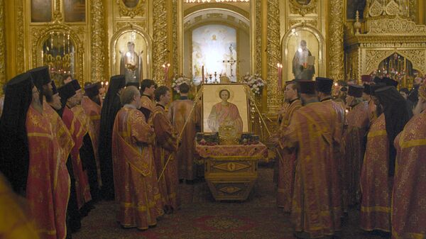 Ковчег с мощами святого Пантелеймона в Богоявленском соборе - Sputnik Грузия