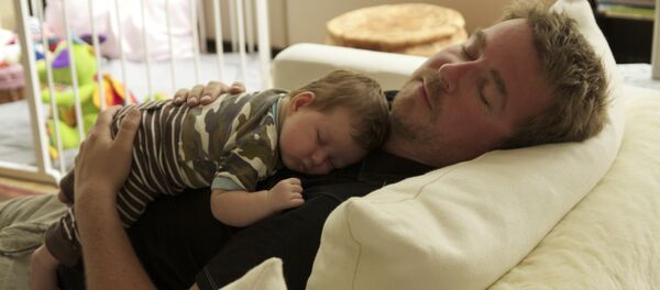 ბავშვი მამასთან ბავშვი მამასთან - Sputnik საქართველო