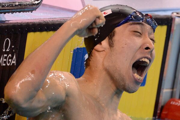Косуке Хагино (Япония) на дистанции 200 м индивидуальной гонки на чемпионате мира по плаванию на короткой воде в Дохе (Катар). - Sputnik Грузия