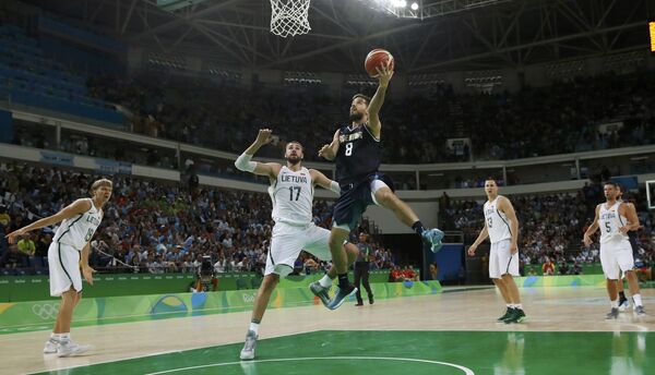 Матч по баскетболу в рамках XXXI летних Олимпийских игр в Рио-де-Жанейро между командами Литвы и Аргентины. - Sputnik Грузия