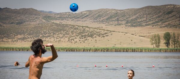 პლაჟი ლისის ტბაზე პლაჟი ლისის ტბაზე - Sputnik საქართველო