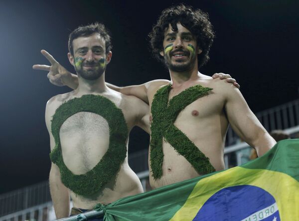 Бразильские болельщики поддерживают свою команду на Олимпиаде в Рио-де-Жанейро. - Sputnik Грузия