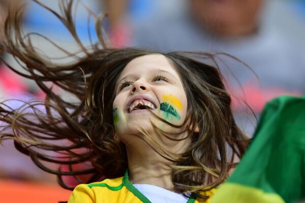 Юная бразильская болельщица поддерживает свою команду на Олимпиаде в Рио-де-Жанейро. - Sputnik Грузия