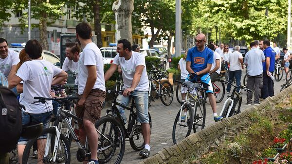 Десятки велосипедистов проехали по центру столицы Грузии - Sputnik Грузия