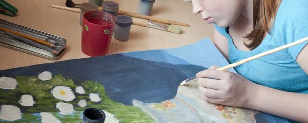 Девушка рисует картину - Sputnik Грузия