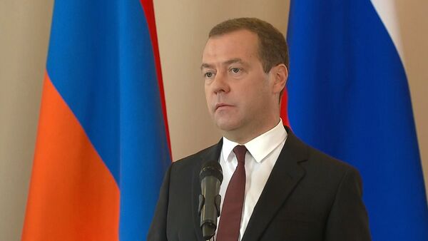 Медведев прокомментировал возможность разрыва дипотношений РФ с Украиной - Sputnik Грузия