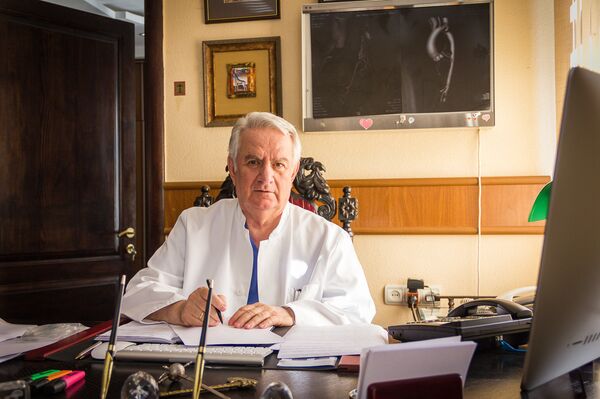 Фридон Тодуа в своем рабочем кабинете - Sputnik Грузия