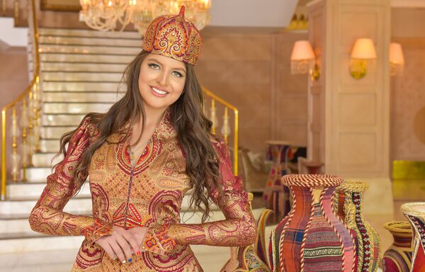 Эмилия Добрева, представительница России, была в восторге от красоты платьев. - Sputnik Грузия