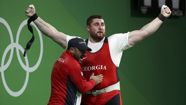 Тяжеловес из Грузии Лаша Талахадзе завоевывает золотую медаль на Олимпиаде в Рио - Sputnik Грузия