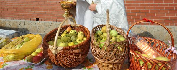 Православные христиане отмечают Яблочный Спас Православные христиане отмечают Яблочный Спас - Sputnik Грузия