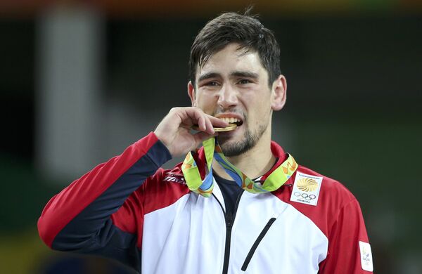 Борец Владимир Хинчегашвили, завоевавший золото на Олимпиаде в Рио - Sputnik Грузия