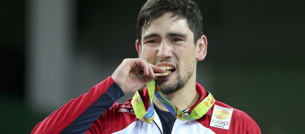 Борец Владимир Хинчегашвили, завоевавший золото на Олимпиаде в Рио - Sputnik Грузия