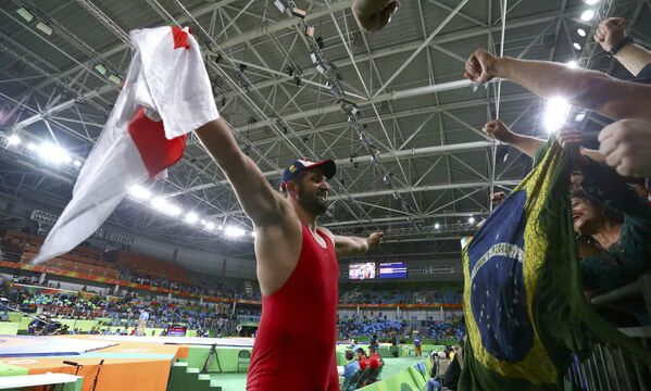 Борца Гено Петриашвили поздравляют с бронзовой медалью на Олимпиаде в Рио. - Sputnik Грузия