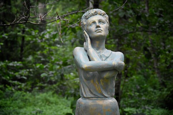 Скульптура Эдит Пиаф в Парке музыкантов. - Sputnik Грузия