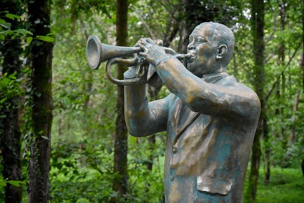 Скульптура Луи Армстронга в Парке музыкантов. - Sputnik Грузия
