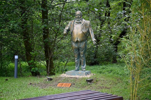 Скульптура Лучано Паваротти в Парке музыкантов. - Sputnik Грузия