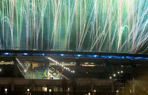 Салют в ходе церемонии закрытия XXXI летних Олимпийских игр в Рио. - Sputnik Грузия