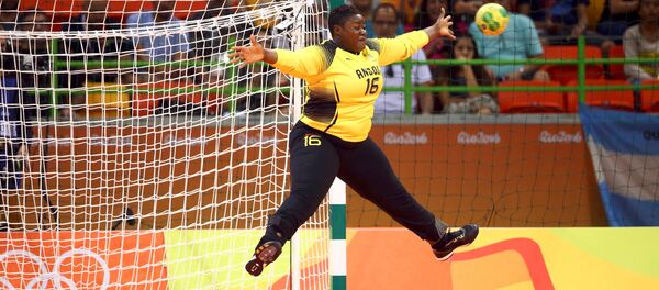 Соревнования ОИ по гандболу. Голкипер сборной Анголы Тереза Алмейда - Sputnik Грузия