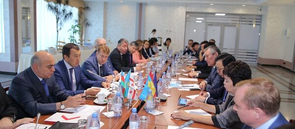 В Астане руководители железнодорожных администраций Казахстана, Азербайджана и Грузии встретились с грузоотправителями, крупнейшими операторами и грузовыми компаниями Казахстана - Sputnik Грузия