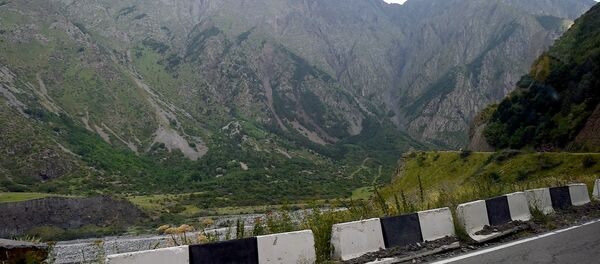 Военно-Грузинская дорога. Участок от поселка Степанцминда в Казбегском муниципалитете до грузино-российской границы - Sputnik Грузия