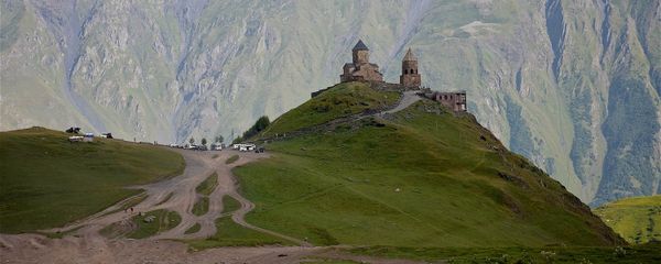 Вид на церковь Гергети, Казбегский муниципалитет Вид на церковь Гергети, Казбегский муниципалитет - Sputnik Грузия